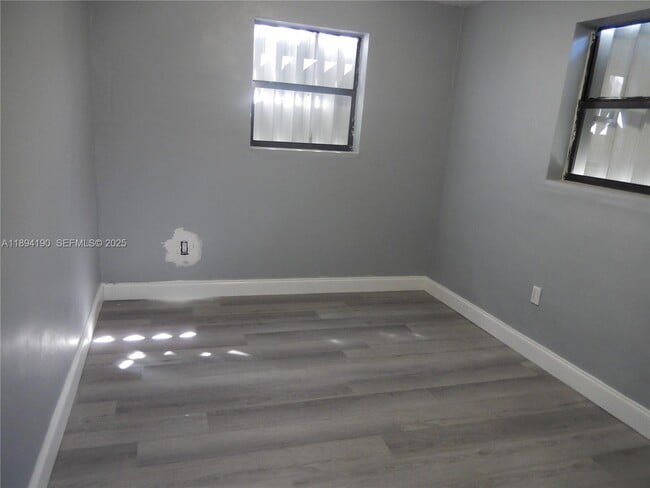 Foto del edificio - 2001 NW 166th St