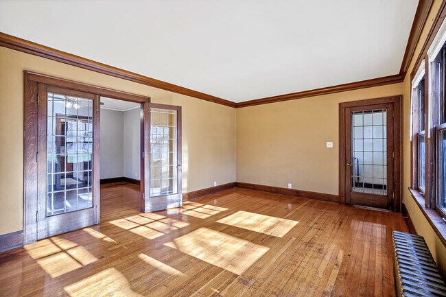 Building Photo - 412 9th St