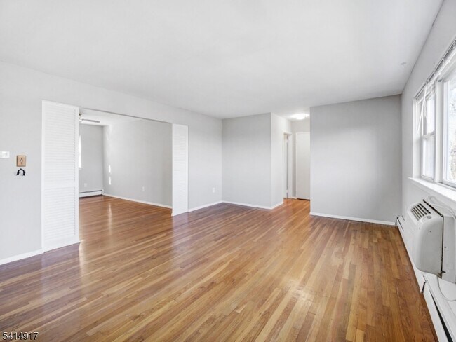 Foto del edificio - 2467 NJ-10