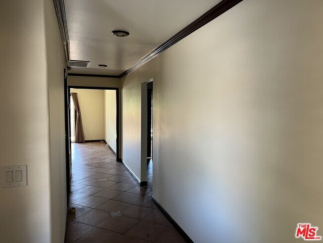 Foto del edificio - 21963 Strawberry Ln