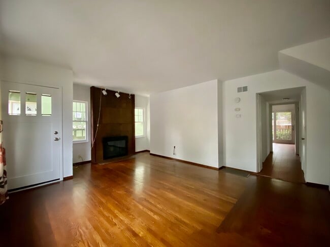 Building Photo - 2364 Hilgard Ave