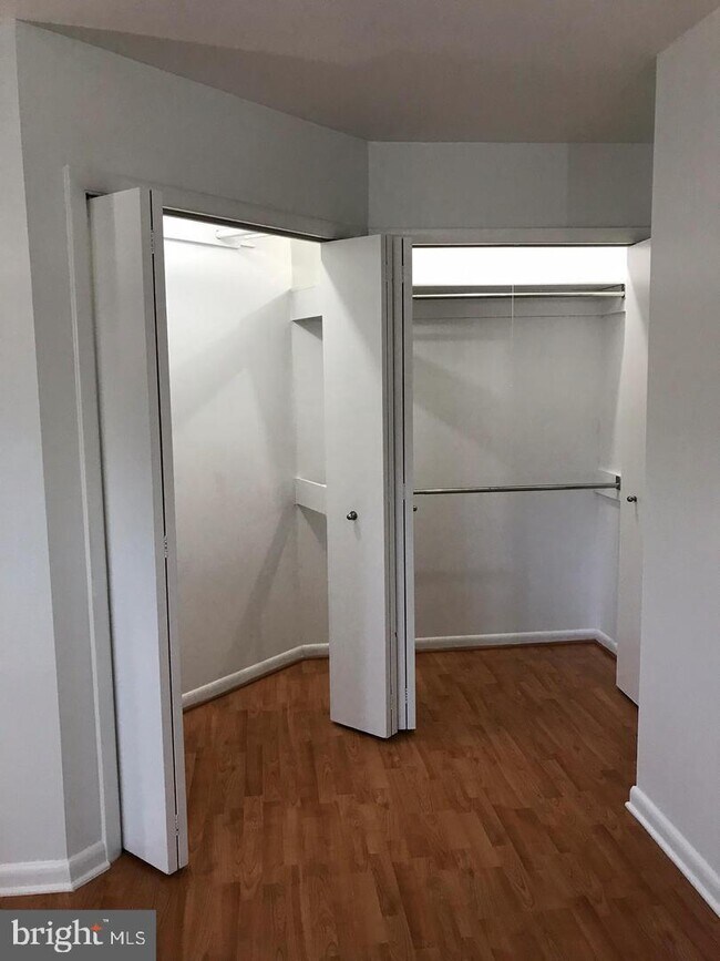 Foto del edificio - 9915 Montauk Ave