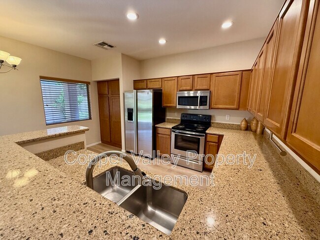 Building Photo - 519 E Rainbow Dr
