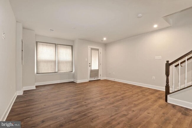 Building Photo - 289 Phoenix Dr