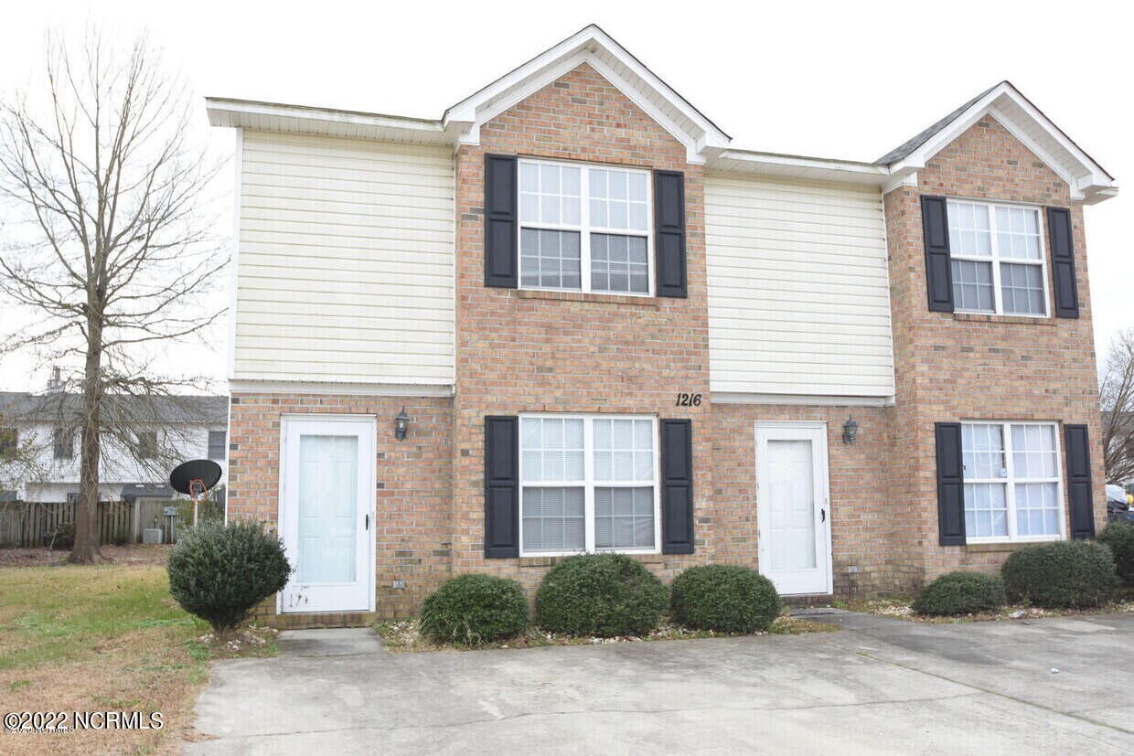 Primary Photo - 1215 Westridge Ct