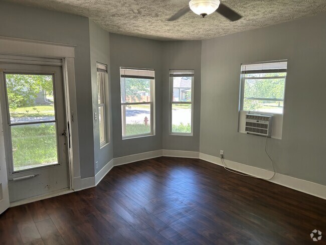 Building Photo - 5202 Leighton Ave