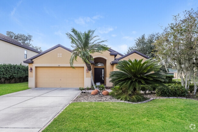 Building Photo - 300 Oaklanding Dr