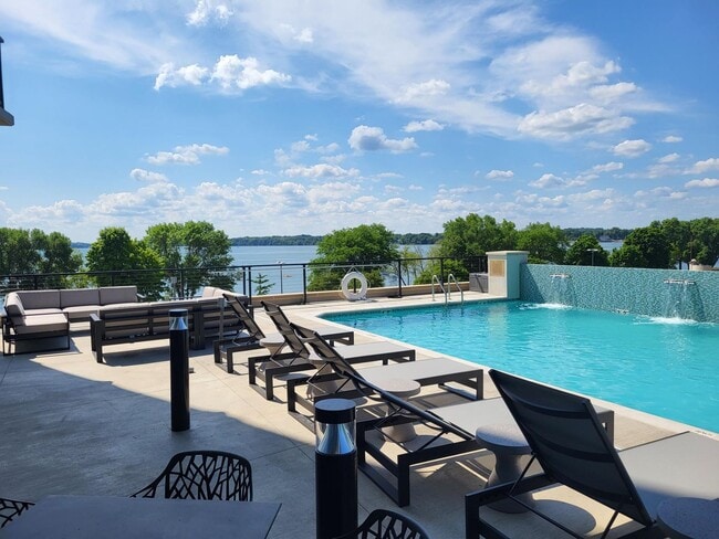 Building Photo - Adria