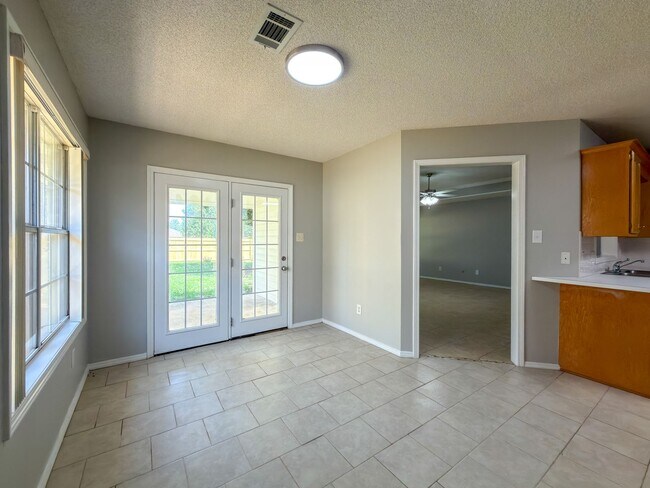 Foto del edificio - 6409 Fallstone Rd