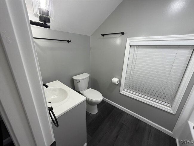 Building Photo - 103-105-105 Drexler St