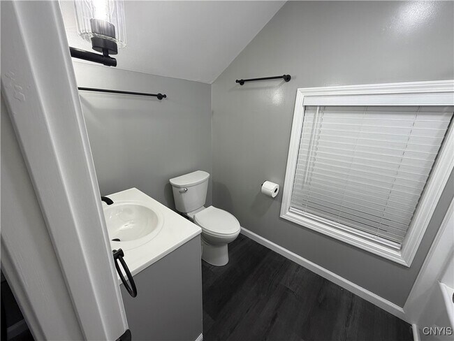 Foto del edificio - 103-105-105 Drexler St