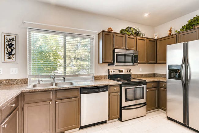 Building Photo - 5555 E Briarwood Ave
