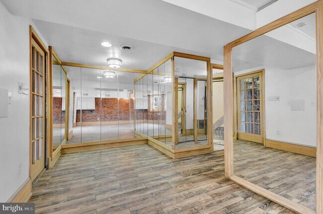 Foto del edificio - 1118 Girard St NW