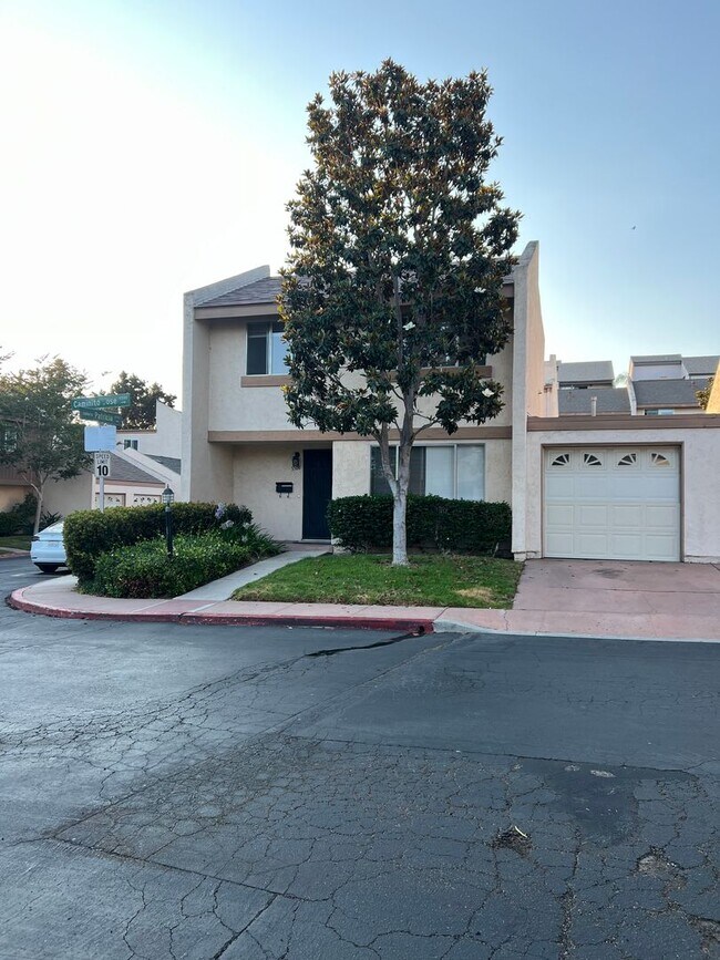 Foto del edificio - 3 bedroom 2 bath townhouse for rent