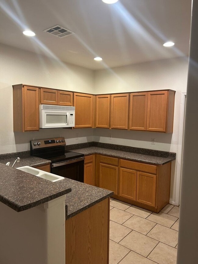 Building Photo - 3610 Cam Del Rancho