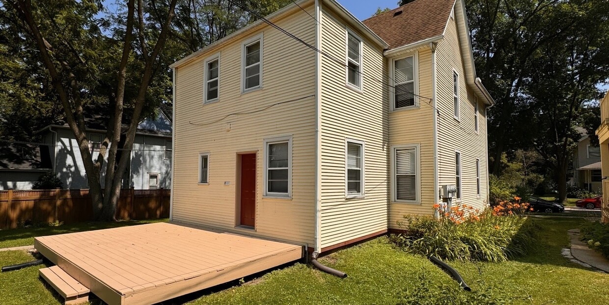 Building Photo - 1812 Madison St
