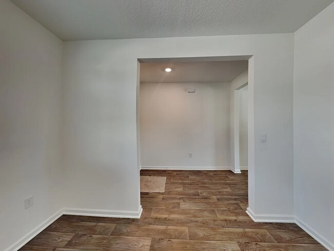 Foto del edificio - 675 Orellana Rd