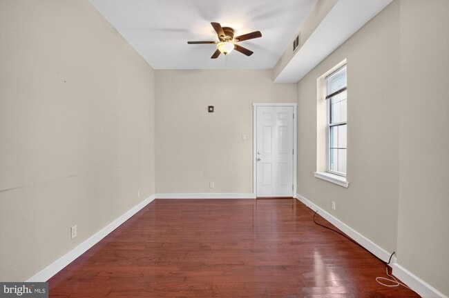 Building Photo - 112 E Allen St