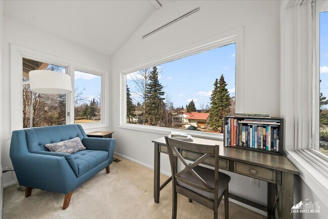 Building Photo - Manor on the Hill