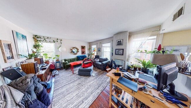 Building Photo - Luxurious Remodeled 1BR Suite with Island ...
