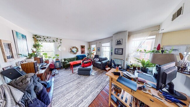 Foto del edificio - Luxuriously Remodeled 1BR Suite in East Rock | Designer Island Kitchen | Steps to Yale SOM