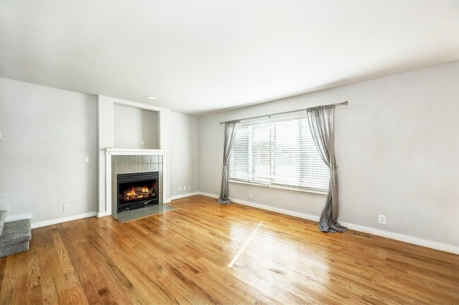 Foto del edificio - Monroe two story, three bed, two and half ...