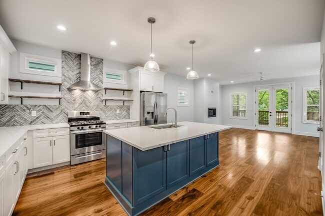 Photo - 1431 Meridian St House