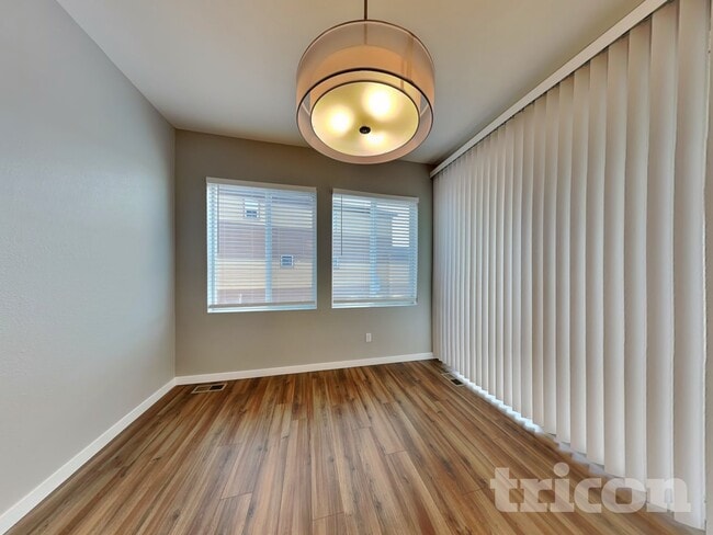 Building Photo - 10239 Southlawn Cir