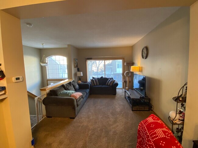 Foto del edificio - 848 Trenton Ln N