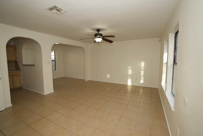 Building Photo - 746 Sonesta Dr