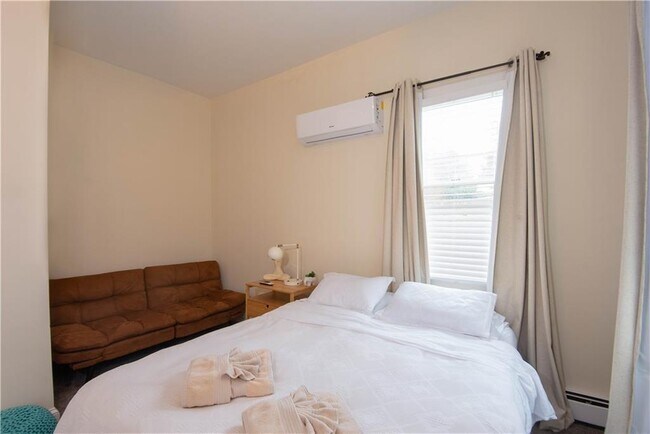 Foto del edificio - 391 Aquidneck Ave