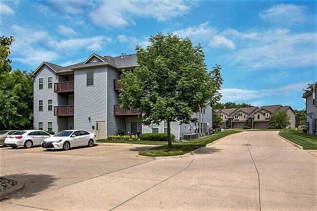 Building Photo - $1,195 | 2 Bedroom, 2 Bathroom Condo | No ...
