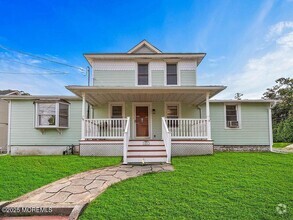 Building Photo - 674 Morford Ave