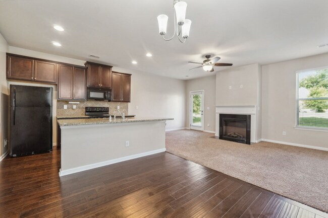 Building Photo - 412 Lossie Ln