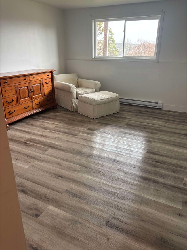 Building Photo - Bright and Airy 1-Bedroom in a Quiet, Convenient Neighborhood and Private Balcony