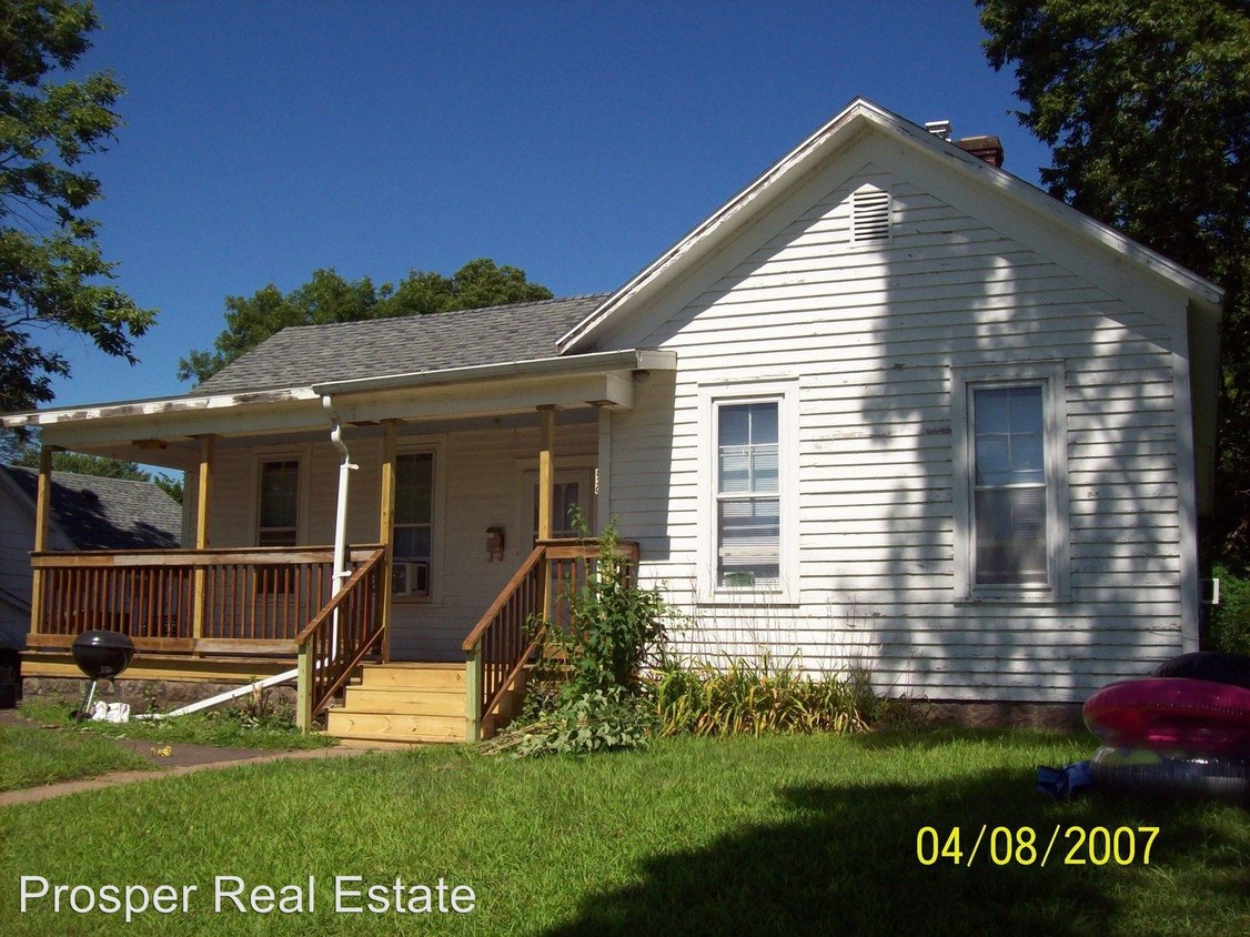 Primary Photo - 1 br, 1 bath Apartment - 828 Chippewa Street