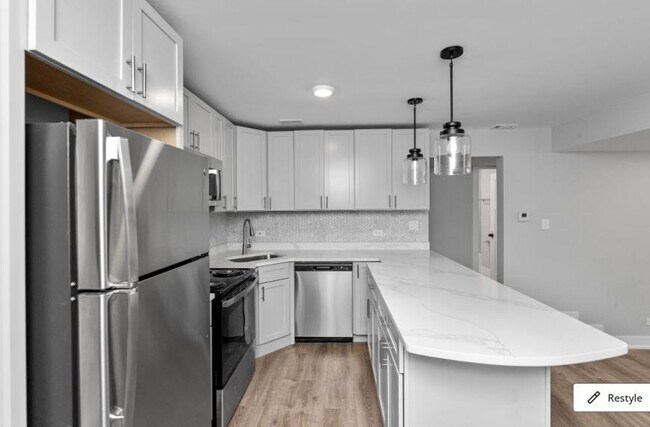Building Photo - 0 bedroom in Chicago IL 60610