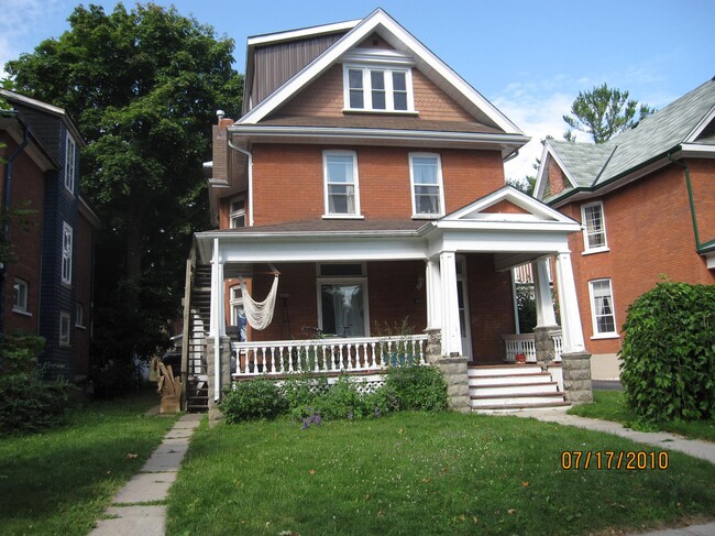 Building Photo - 305 Margaret Av