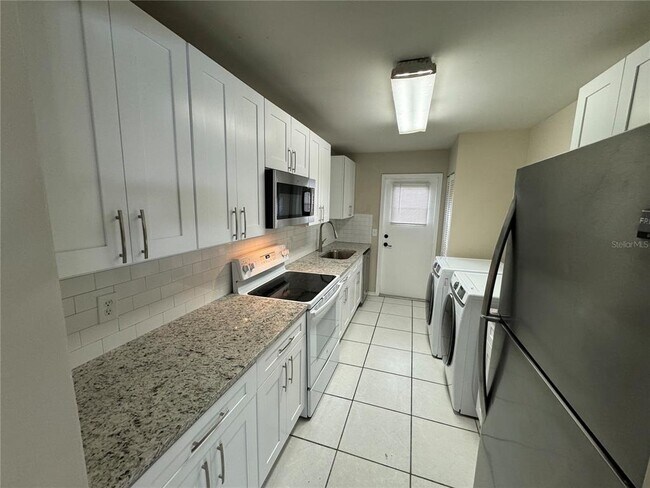 Foto del edificio - 725 Northlake Blvd