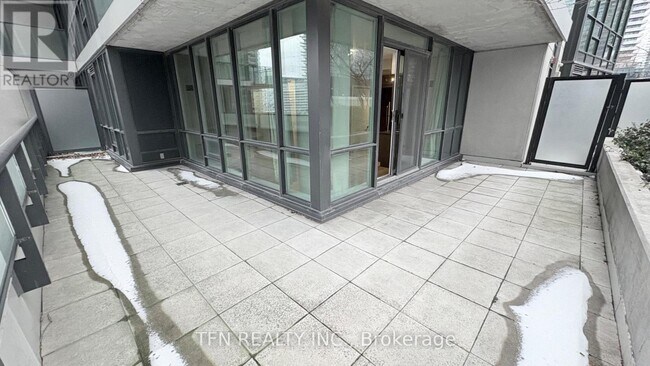 Photo du bâtiment - 33 Bay St.