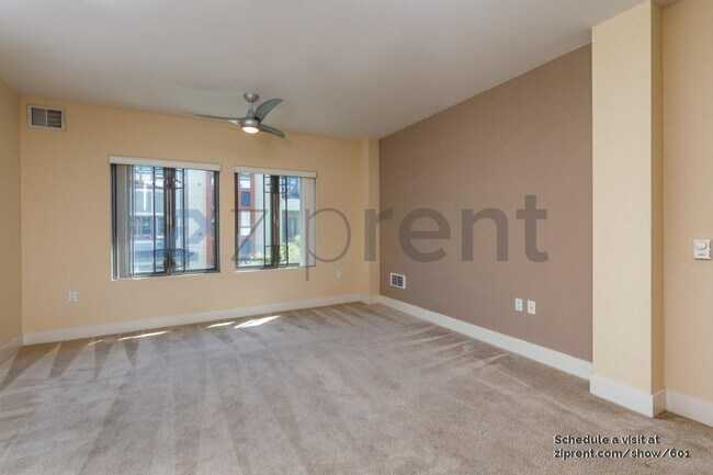Foto del edificio - 438 W Grand Ave