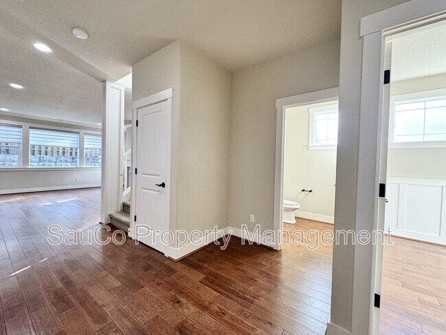 Building Photo - 7609 SW Applegate Dr