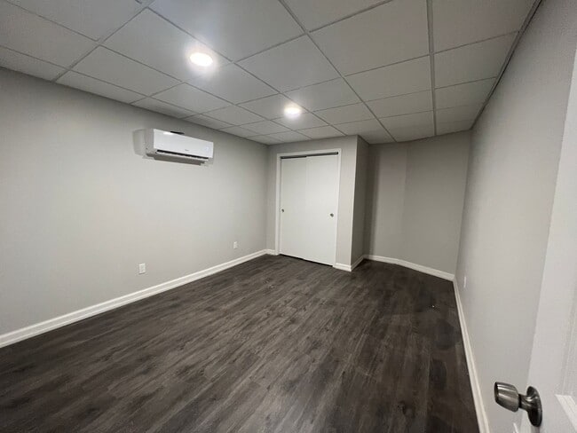 Building Photo - Cozy One Bedroom Apartment
