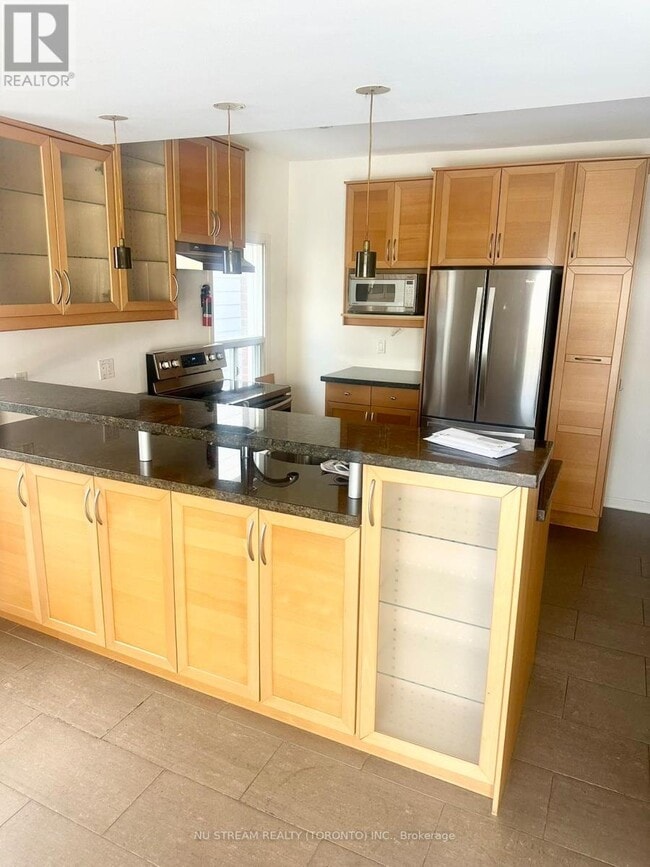 Building Photo - 135 Kenwood Ave