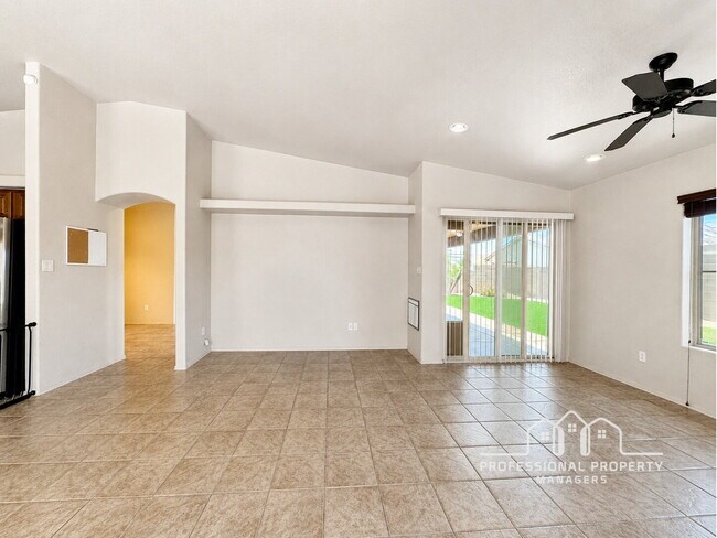 Foto del edificio - "Spacious 4-Bedroom, 2-Bathroom SOLAR Home in Mesa del Sol!"