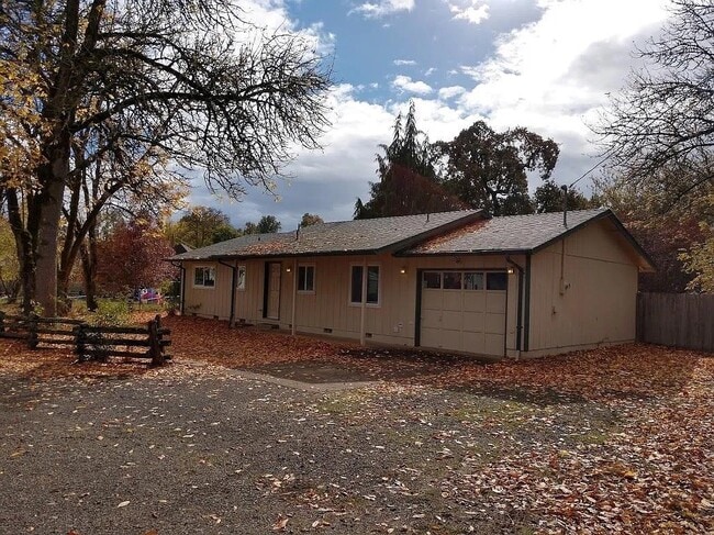 Building Photo - 649 SW Pioneer Dr