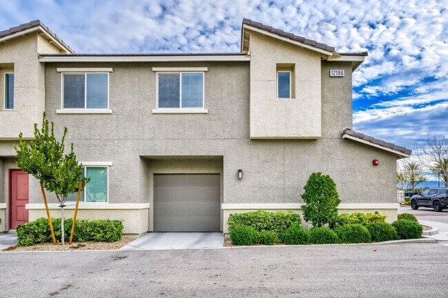 Foto del edificio - Stylish 3-Bed Modern Home Near St. Rose Pkwy + WiFi Included