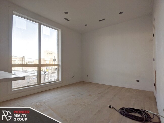 Foto del edificio - 1060 W Cornelia Ave