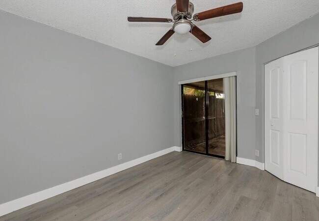 Foto del edificio - 161 Meadows Dr