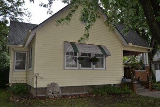 Building Photo - 1122 6th St